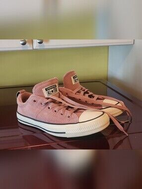 CONVERSE ALL STAR SNEAKERS SIZE 7.5 / PINK / EUC